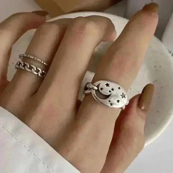 Modest Lu Jewelry - Sterling Silver Moon Star Chain Link Ring

Brand New